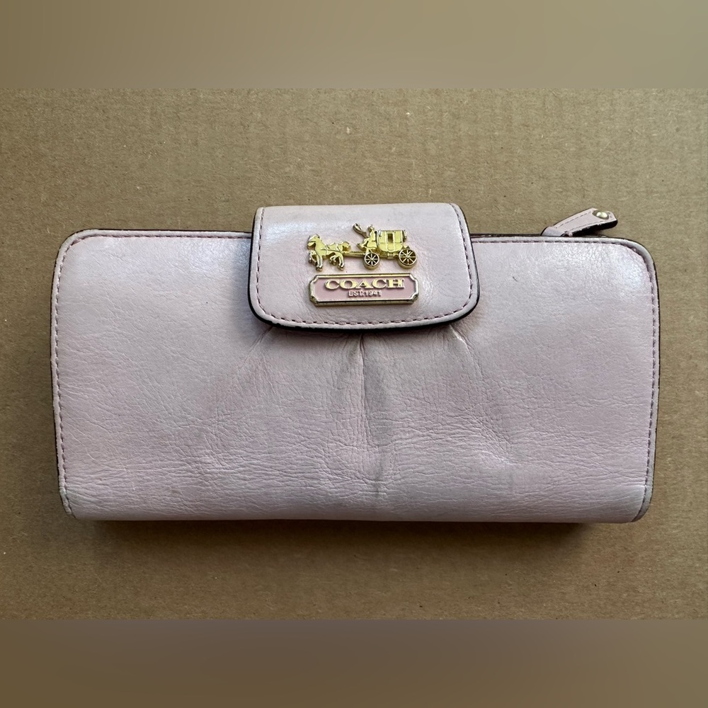 GUC Coach light pink leather wallet